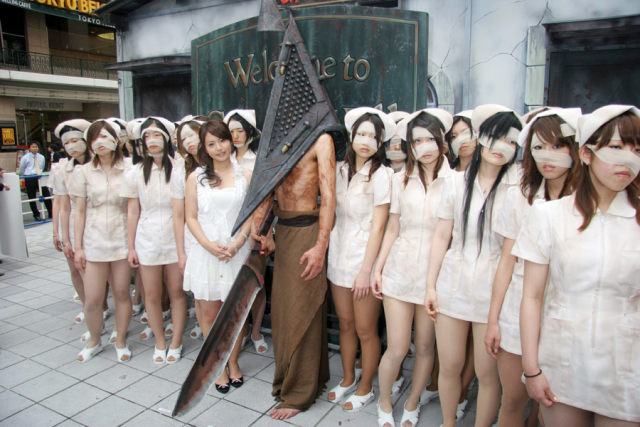 nurse (silent hill)+pyramid head